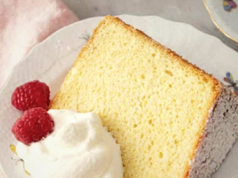 Souffl&eacute; cake — light, airy, fluffy
